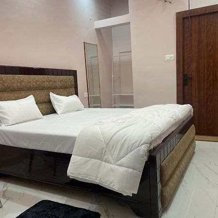 Nirmal Niwas Hotel พาราณสี ภายนอก รูปภาพ