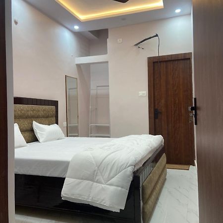 Nirmal Niwas Hotel พาราณสี ภายนอก รูปภาพ