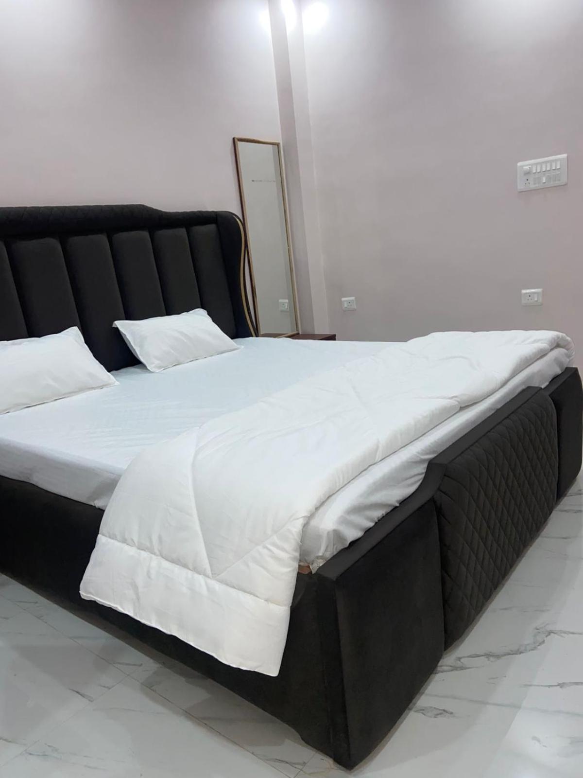 Nirmal Niwas Hotel พาราณสี ภายนอก รูปภาพ