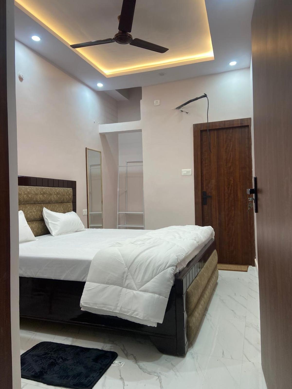 Nirmal Niwas Hotel พาราณสี ภายนอก รูปภาพ
