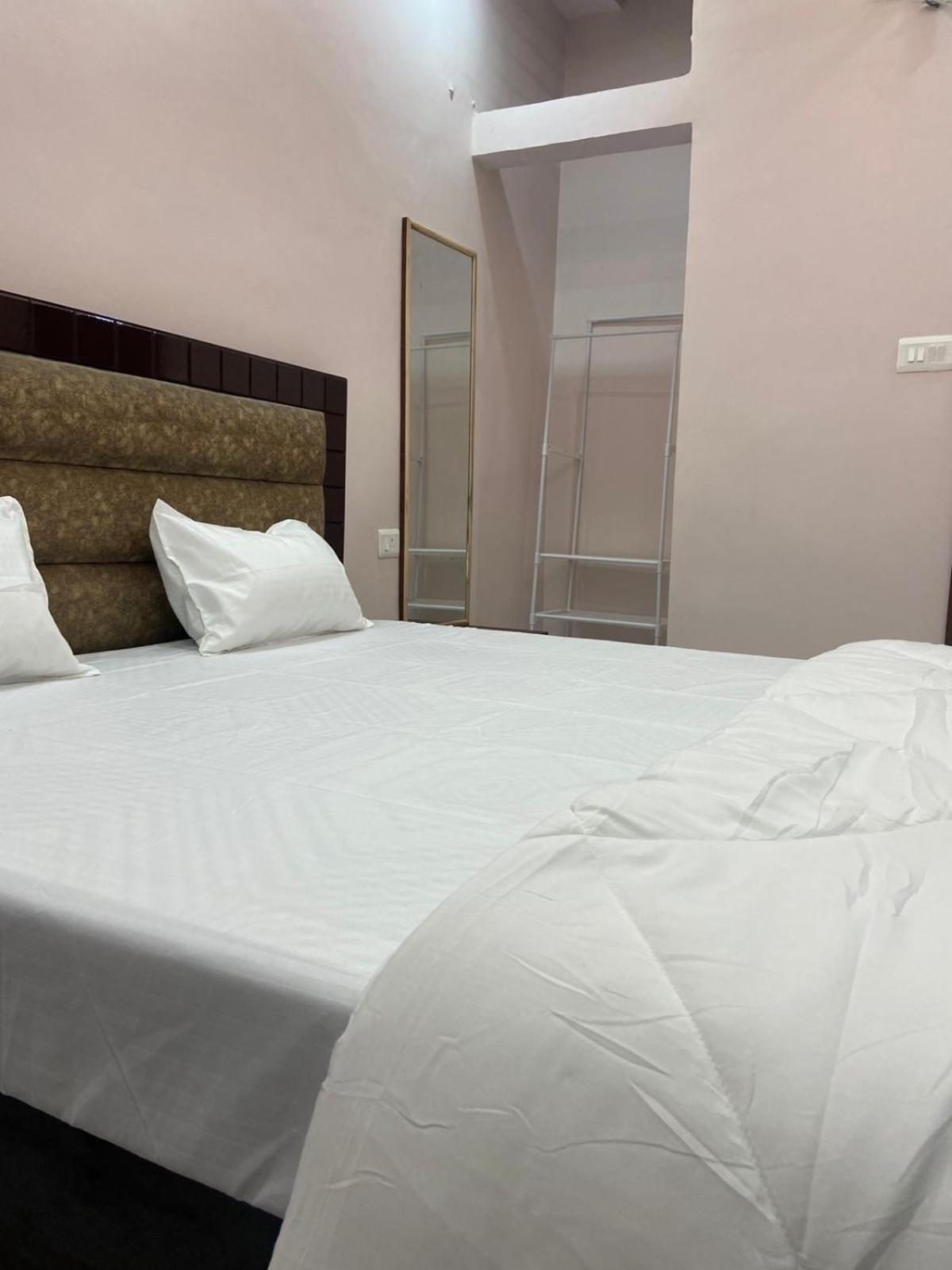 Nirmal Niwas Hotel พาราณสี ภายนอก รูปภาพ